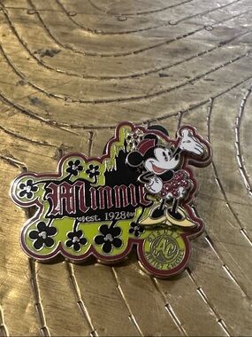 Disney Artist Choice Minnie Mouse Est. 1928 Limited Edition Collectible Pin